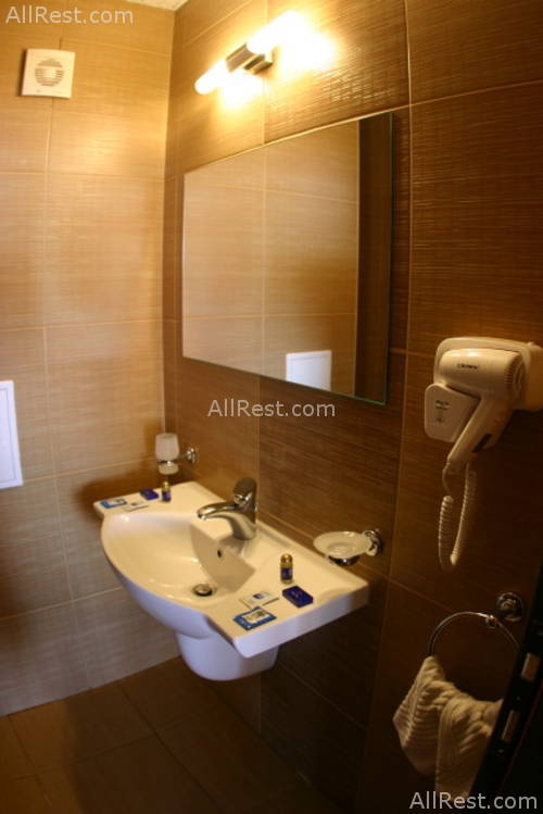 Lola Hotel 8
